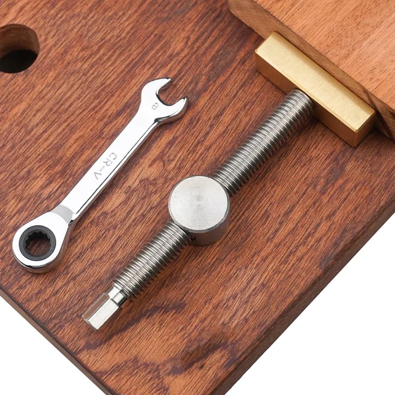 Clema reglabilă pentru masă de lucru cu orificii de 19/20mm